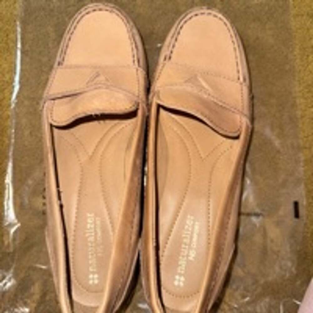 Women's Naturalizer Tan Leather Loafers Size 8.5W item 0041